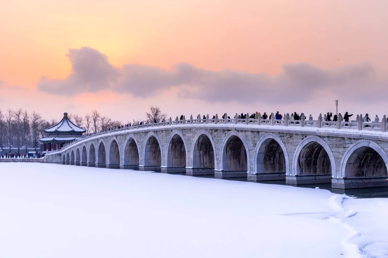 Seventeen-Arch Bridge in snow