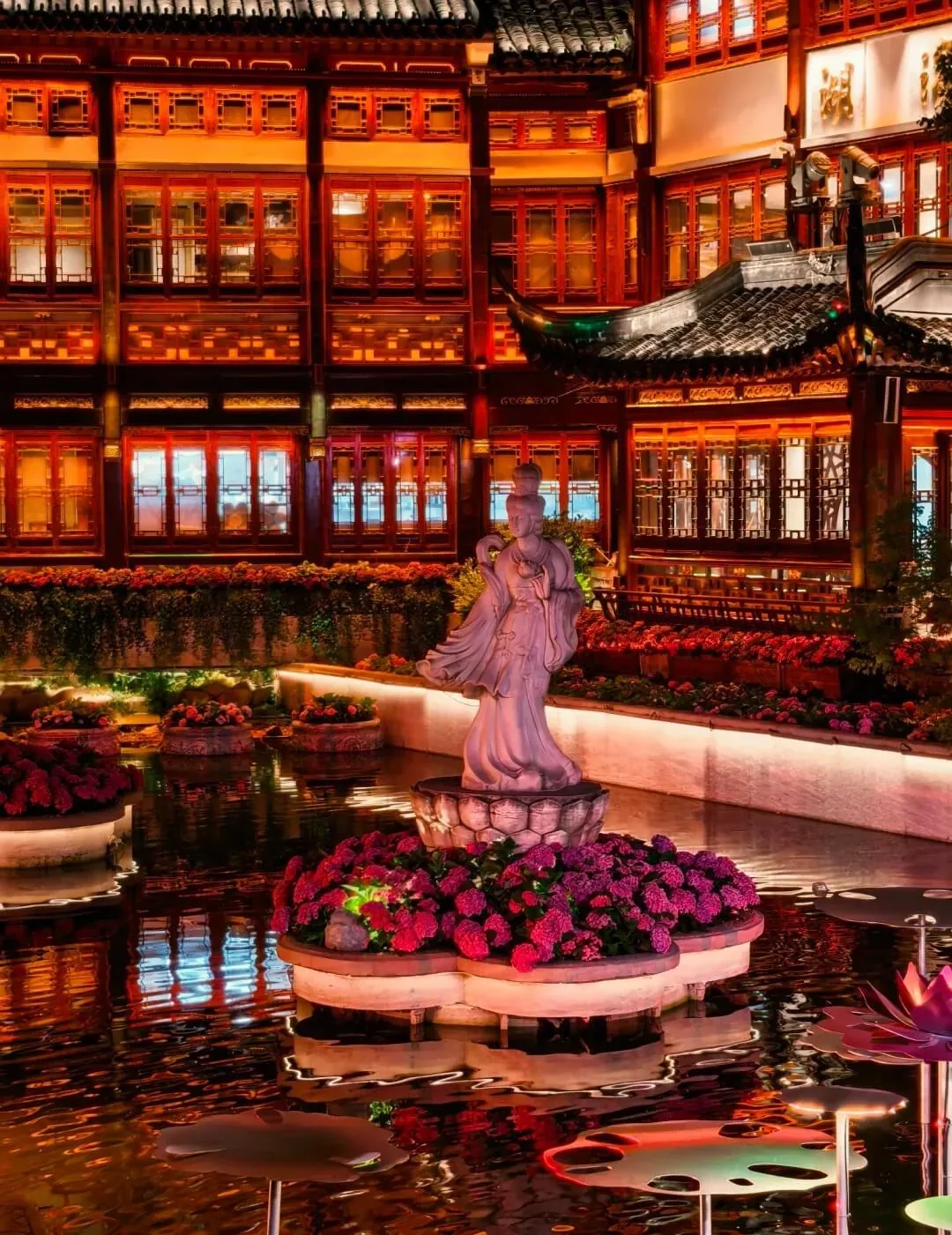 Water, sculpture and illuminated bazaar buildings