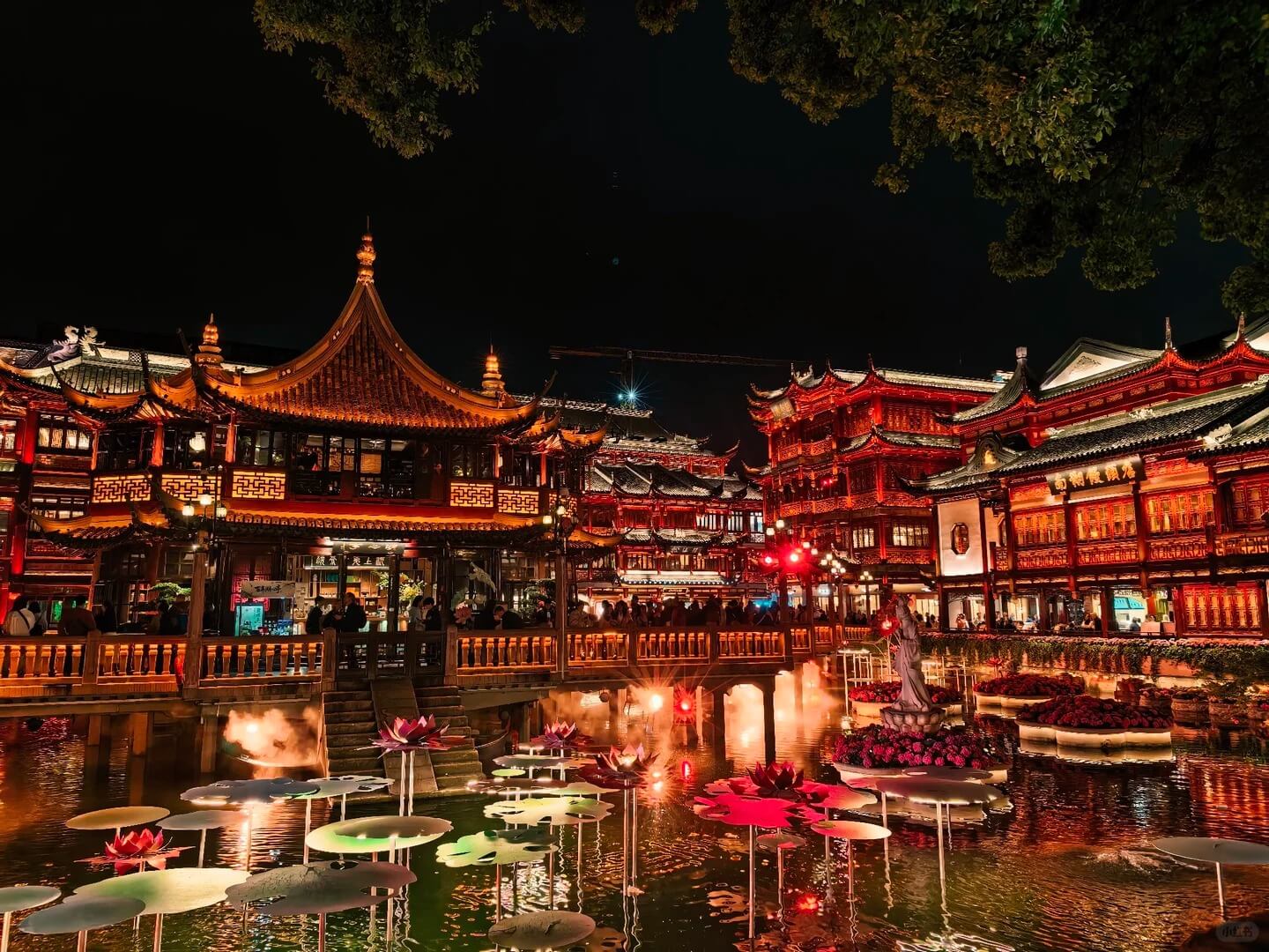 Yuyuan Bazaar buildings and water around the Zigzag Bridge at night
