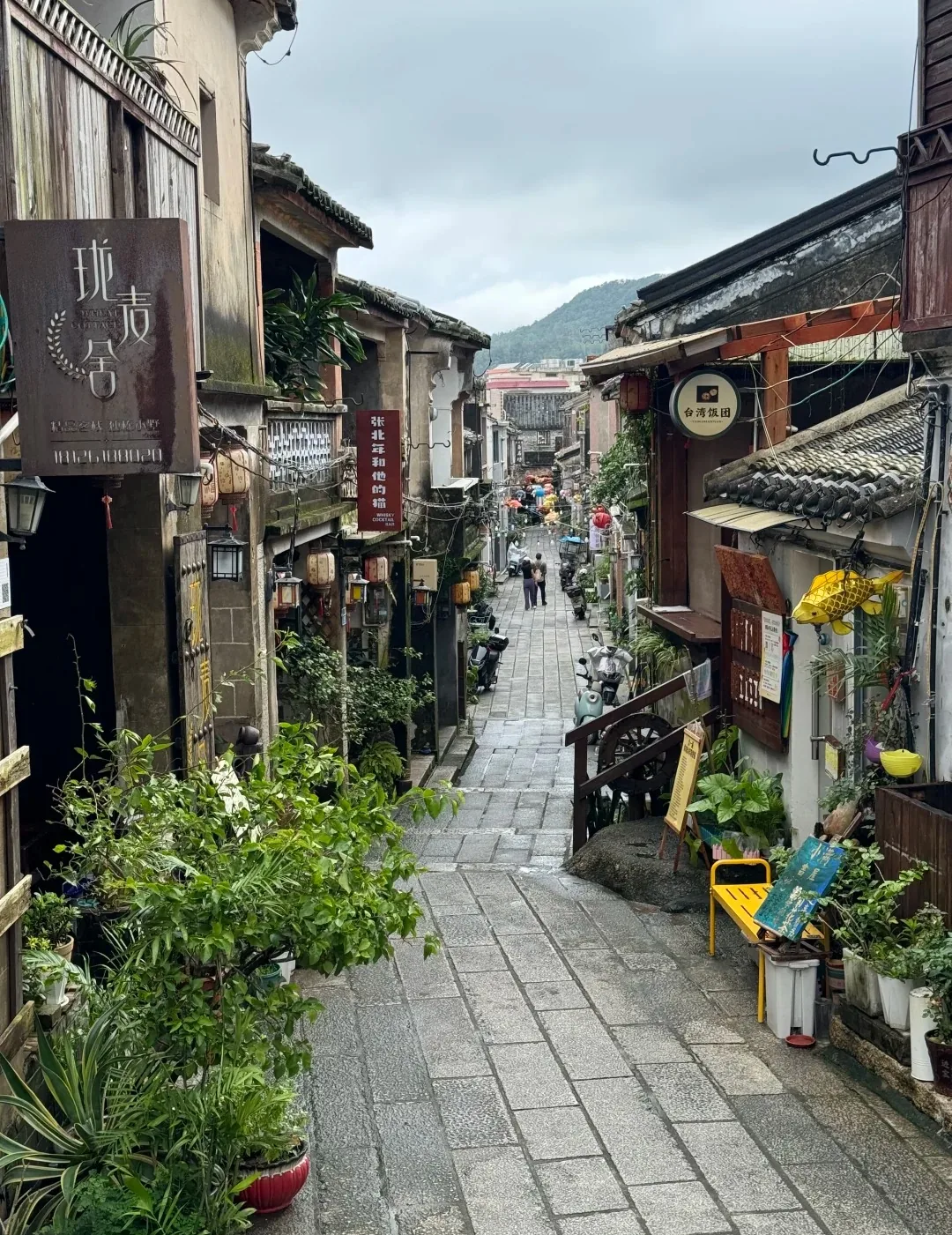 Stone-paved street after rain in Dapeng Fortress