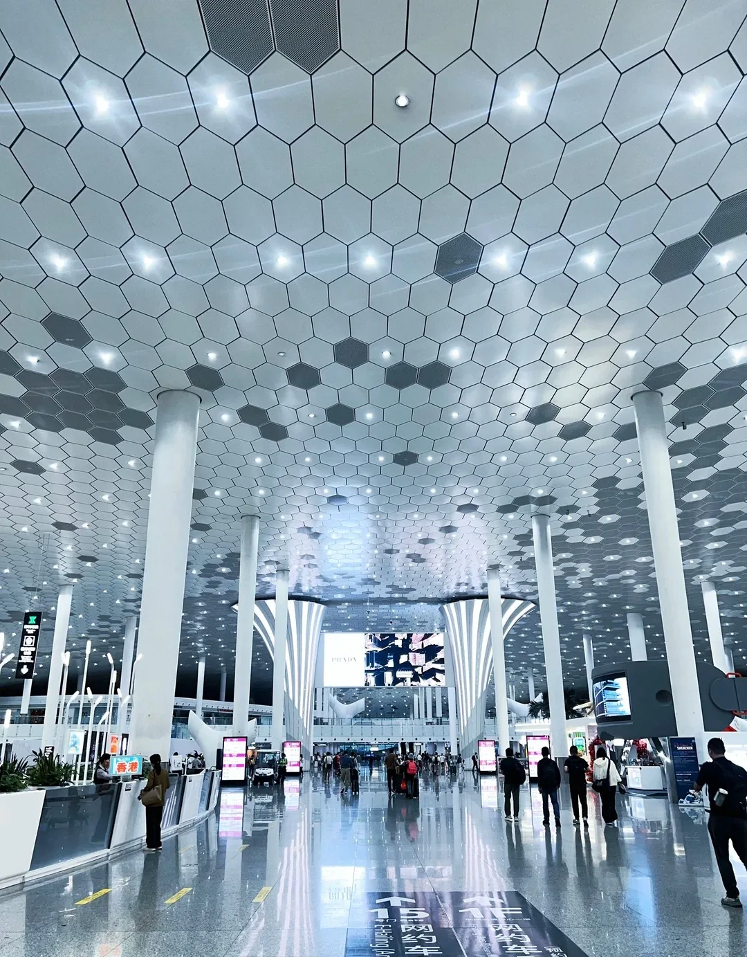 Honeycomb ceiling and departure hall inside Shenzhen Airport Terminal 3
