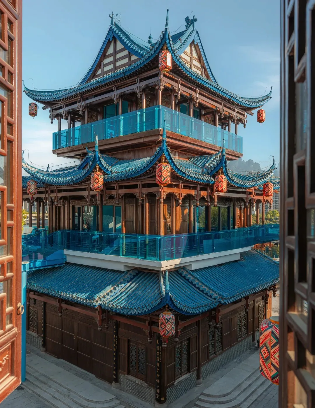 Traditional motifs in the contemporary district