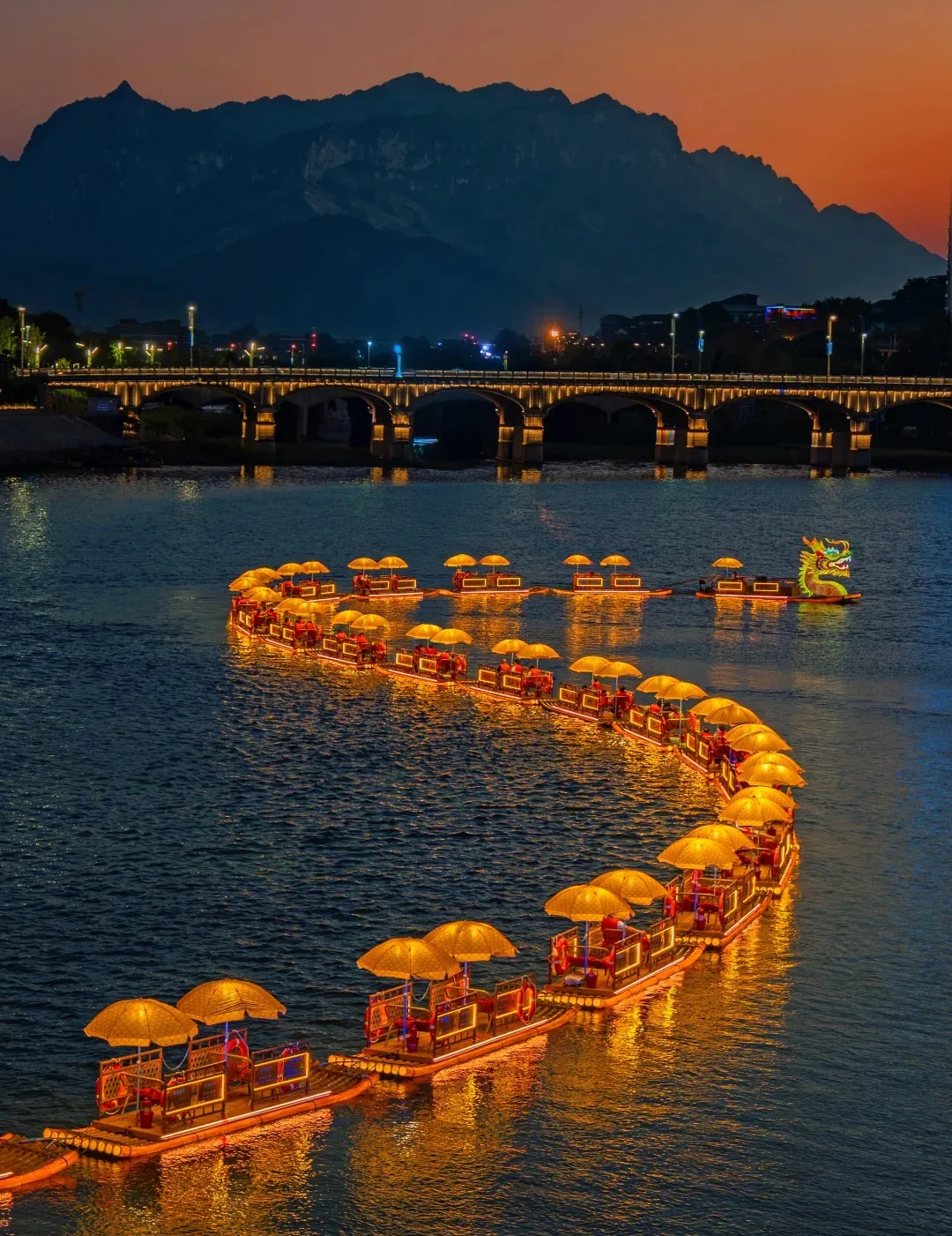 Lights on a Lishui night cruise