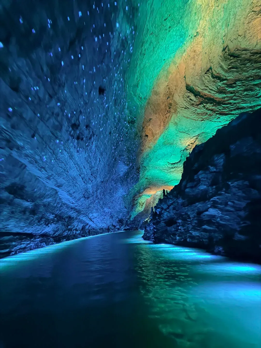 Xiangshui River and cave wall