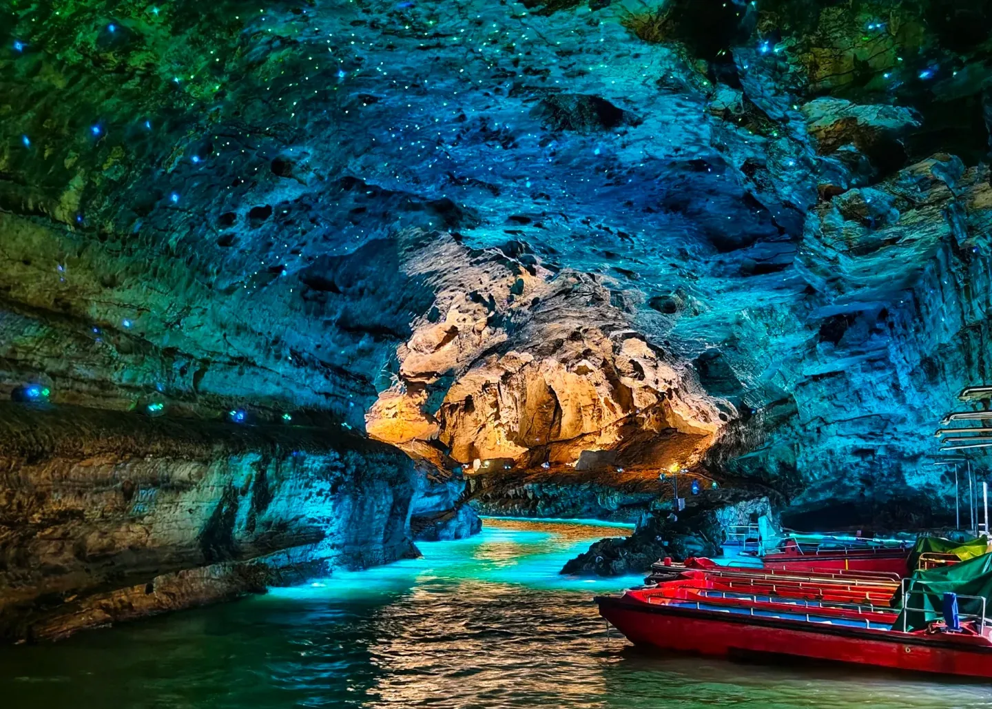 The underground river dock