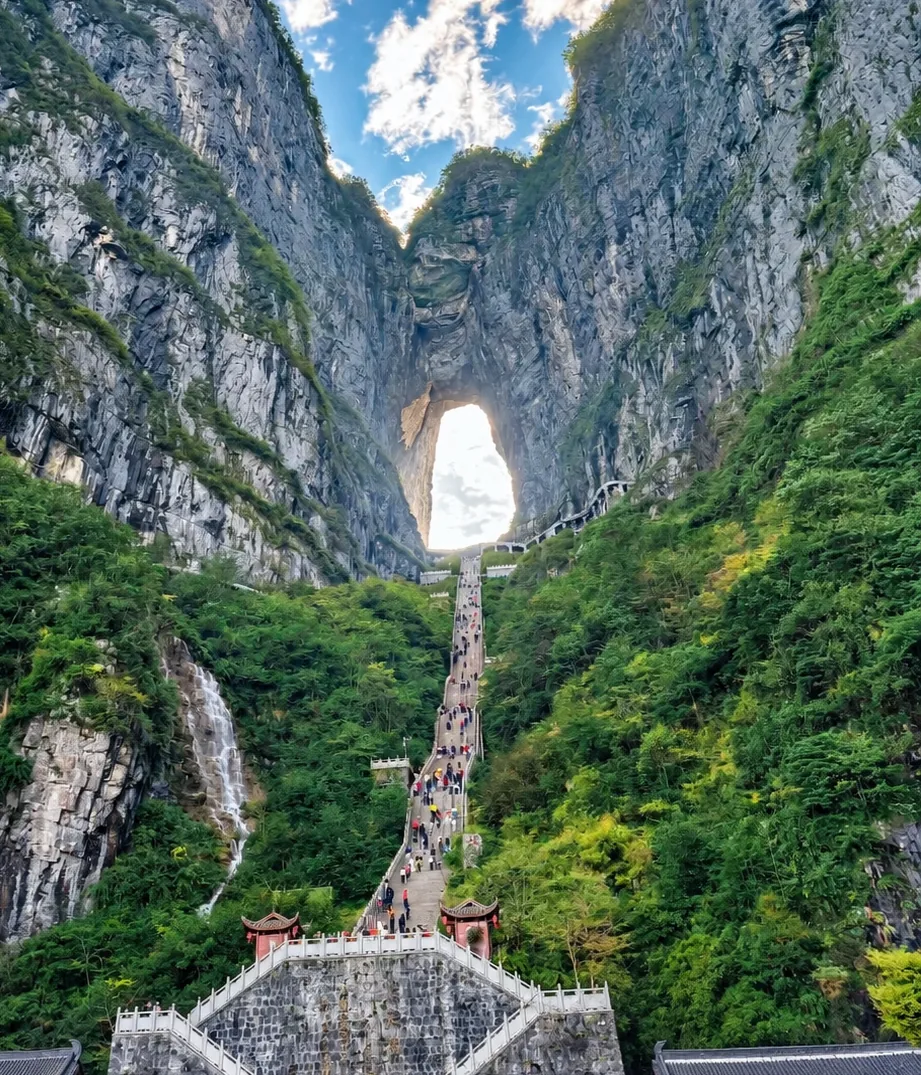 Tianmen Cave and the 999 steps